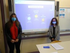 Anaïs Tosatti et Lyna Rabah-Mazari, 1ère GA, gagnantes du challenge Kahoot - site Libération 