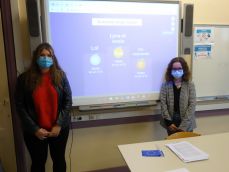 Anaïs Tosatti et Lyna Rabah-Mazari, 1ère GA, gagnantes du challenge Kahoot - site Libération 